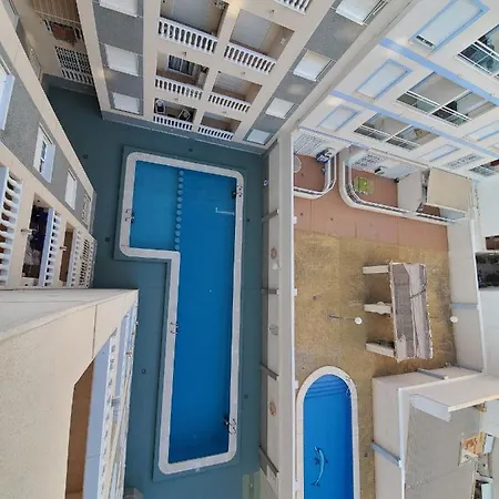 Proche Plage Avec Piscine En Centre Апартаменти *